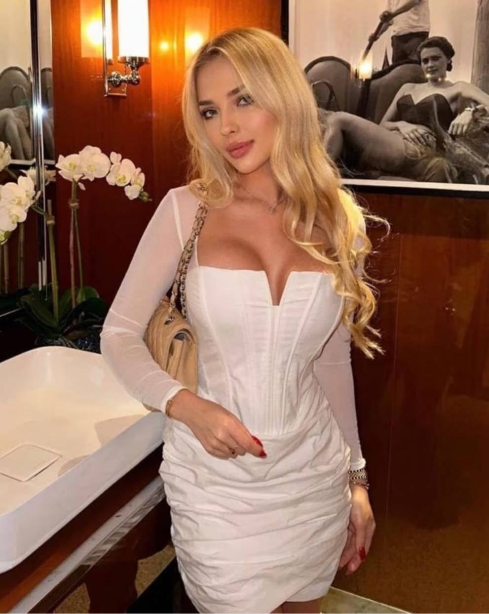 Beylikdüzü Escort Bayan Özgeyle Gerçek Bir Tutku Deneyimi Yaşa